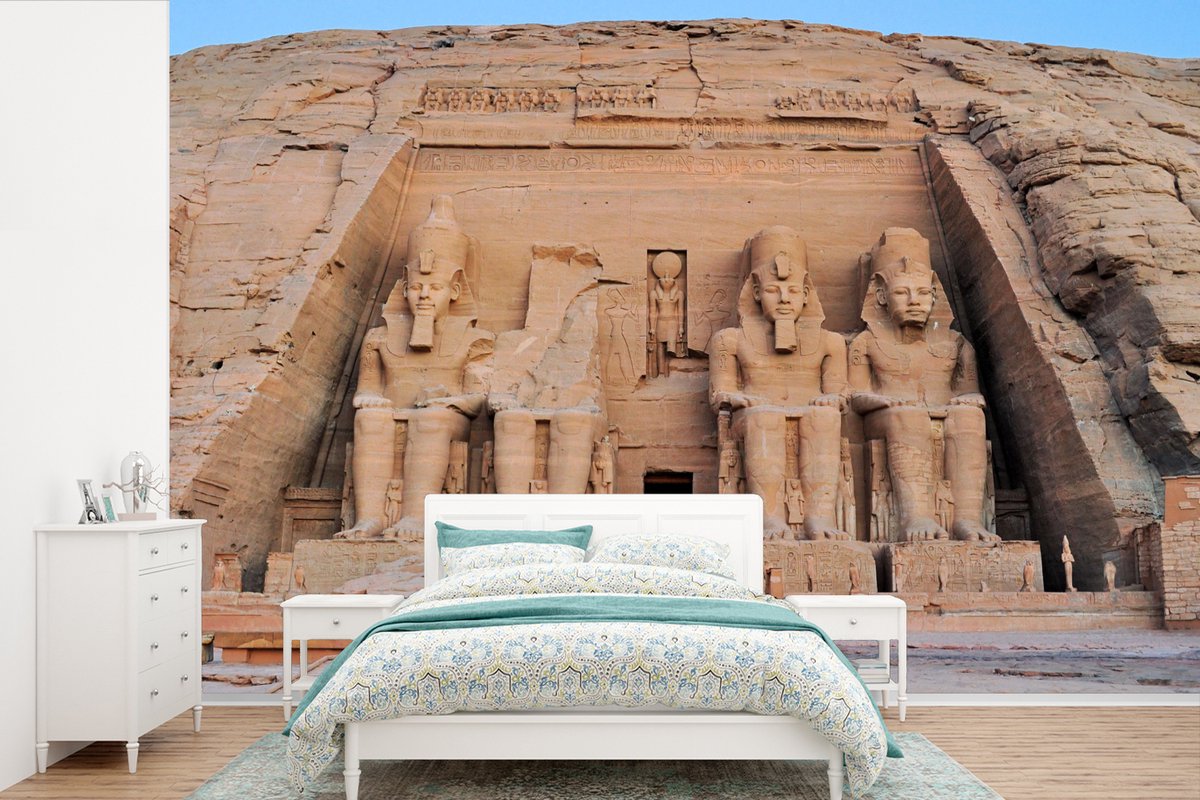 Behang - Fotobehang De tempel van Ramses II Aboe Simbel in Egypte. - Breedte 600 cm x hoogte 400 cm - Nr1Wallpaper