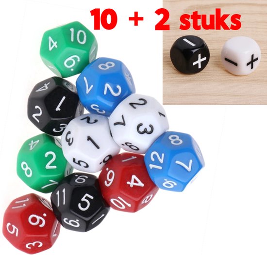 Stapel veelkleurige 12-zijdige dobbelstenen (groen, blauw, zwart, wit, rood) en 2 kleine plus/min dobbelstenen (zwart, wit).