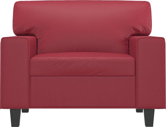 Vooraanzicht van een strak vormgegeven wijnrode kunstleren fauteuil op korte, zwarte pootjes.