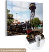 MuchoWow® Glasschilderij 40x30 cm - Schilderij acrylglas - Een zwarte stoomtrein tijdens een heldere middag - Foto op glas - Schilderijen