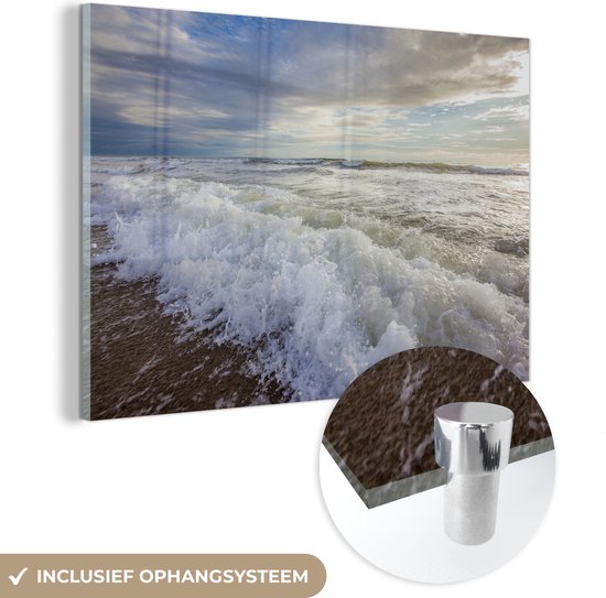 MuchoWow® Glasschilderij 60x40 cm - Schilderij acrylglas - Wilde golven bereiken het strand van de Cape Cod National Seashore - Foto op glas - Schilderijen