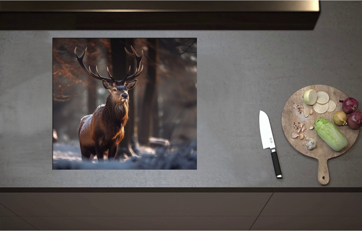 Inductieplaat Beschermer - Besneeuwt hert in een bos in de winter - 60x55 cm - 2 mm Dik - Inductie Beschermer - Bescherming Inductiekookplaat - Kookplaat Beschermer van Wit Vinyl