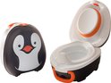 Een porta-potje in de vorm van een pinguïn, dicht en geopend, met oranje accenten.