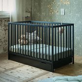 Petite Amélie ® Ledikant - 60 x 120 cm - Lattenbodem instelbaar in 3 hoogtes - Geschikt tot ongeveer 2 jaar - Stevig Bed dankzij Massief Hout & Sterk Plaatmateriaal - Zwarte