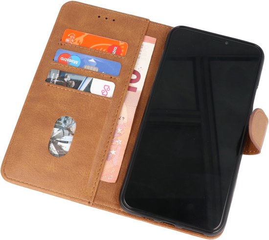 Bruin telefoonhoesje in boekstijl, opengeklapt met kaartsleuven en een telefoon.