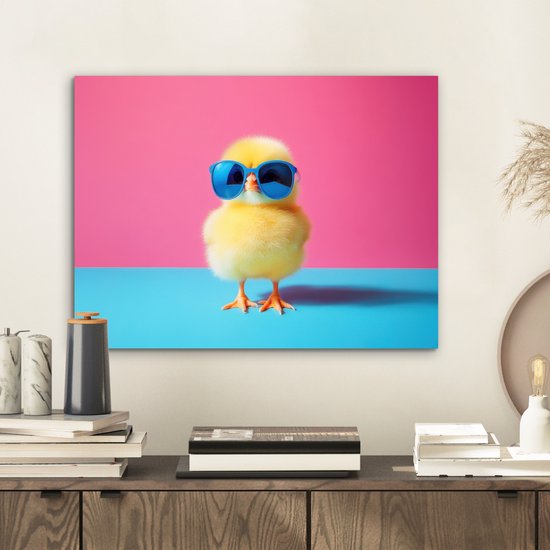 Aluminium schilderij 40x30 cm - Wanddecoratie metaal - Kuiken - Zonnebril - Blauw - Metalen muurdecoratie woonkamer - Decoratie industrieel - Foto op dibond - Industriële accessoires slaapkamer