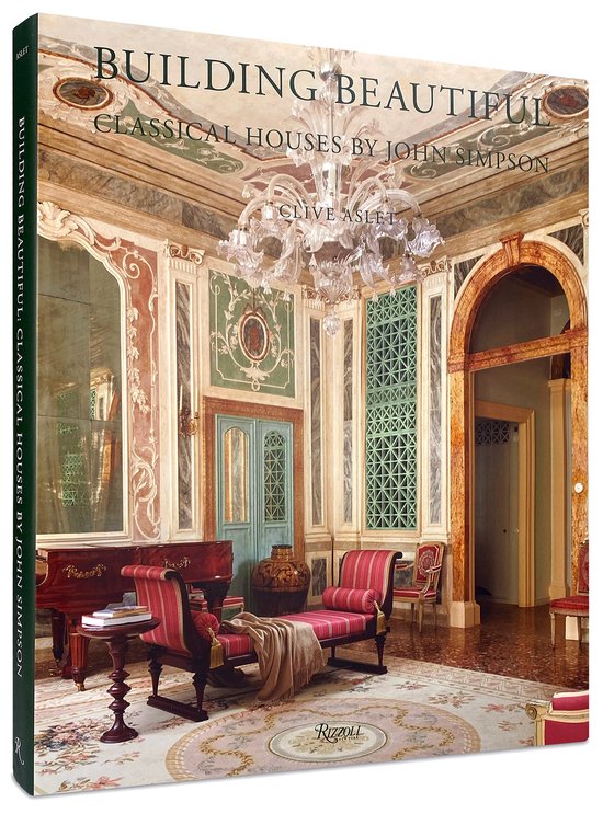 Boek 'Building Beautiful: Classical Houses by John Simpson' met een interieurafbeelding van een kamer met vleugel, banken en kroonluchter.