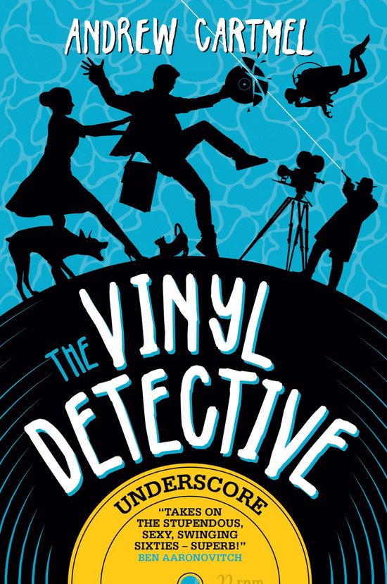 Boekomslag voor 'The Vinyl Detective Underscore' van Andrew Cartmel, met silhouetten van mensen, een hond, een camera en een duiker tegen een blauwe achtergrond, en een vinylplaat.