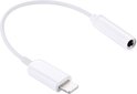 Witte Lightning naar 3,5 mm koptelefoonadapter met een flexibele kabel.