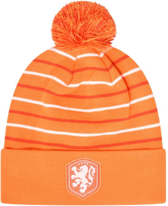 Oranje muts met horizontale witte en rode strepen, een oranje pompon en het KNVB logo.