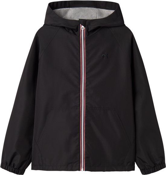 Veste unisexe noire avec fermeture éclair et rayures rouges et bleues, capuche et logo sur la poitrine.