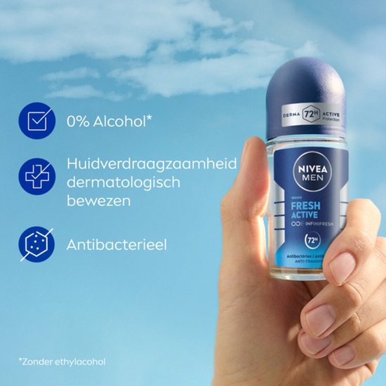 Hand toont Nivea Men Fresh Active roll-on deodorant. Met 0% alcohol en dermatologisch bewezen huidverdraagzaamheid.
