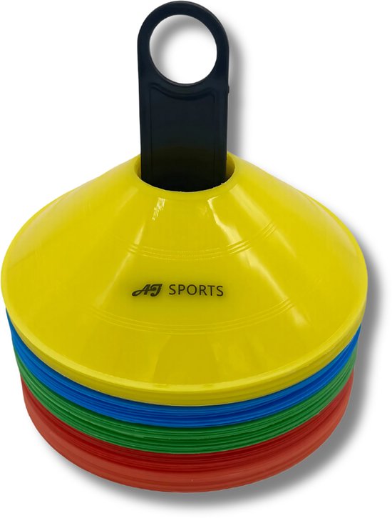 Stapel van 50 AJ-Sports trainingspionnen in geel, blauw, groen en rood, met zwarte houder.