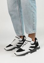 Sacha - Heren - Zwarte suède sneakers met witte details - Maat 41