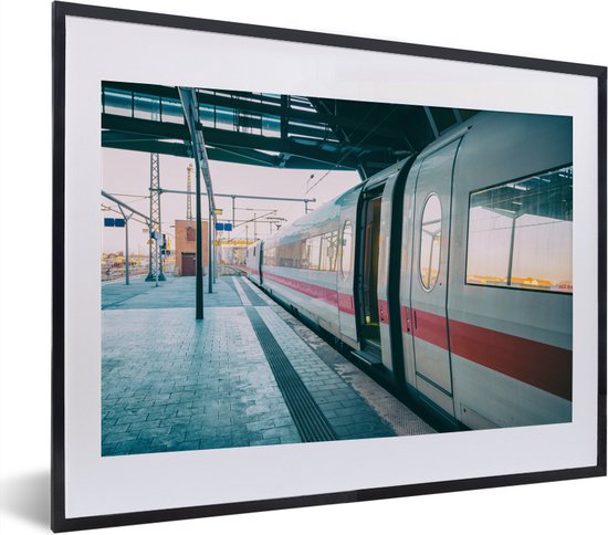 Fotolijst incl. Poster - Prachtige trein op het perron - 40x30 cm - Posterlijst