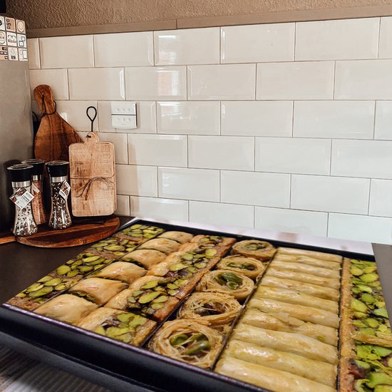 KitchenYeah® Inductie beschermer 78x78 cm - Baklava uit Libanon - Kookplaataccessoires - Afdekplaat voor kookplaat - Inductiebeschermer - Inductiemat - Inductieplaat mat