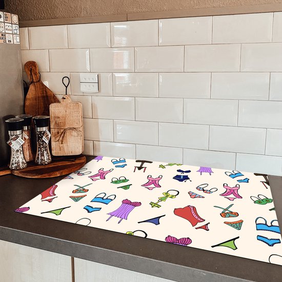 KitchenYeah® Inductie beschermer 76x51.5 cm - Lingerie - Ondergoed - Patroon - Kookplaataccessoires - Afdekplaat voor kookplaat - Inductiebeschermer - Inductiemat - Inductieplaat mat