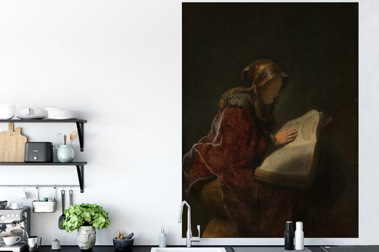 Muurstickers - Sticker Folie - Oude lezende vrouw, waarschijnlijk de profetes Hanna - Rembrandt van Rijn - 120x160 cm - Plakfolie - Muurstickers Kinderkamer - Zelfklevend Behang XXL - Zelfklevend behangpapier - Stickerfolie