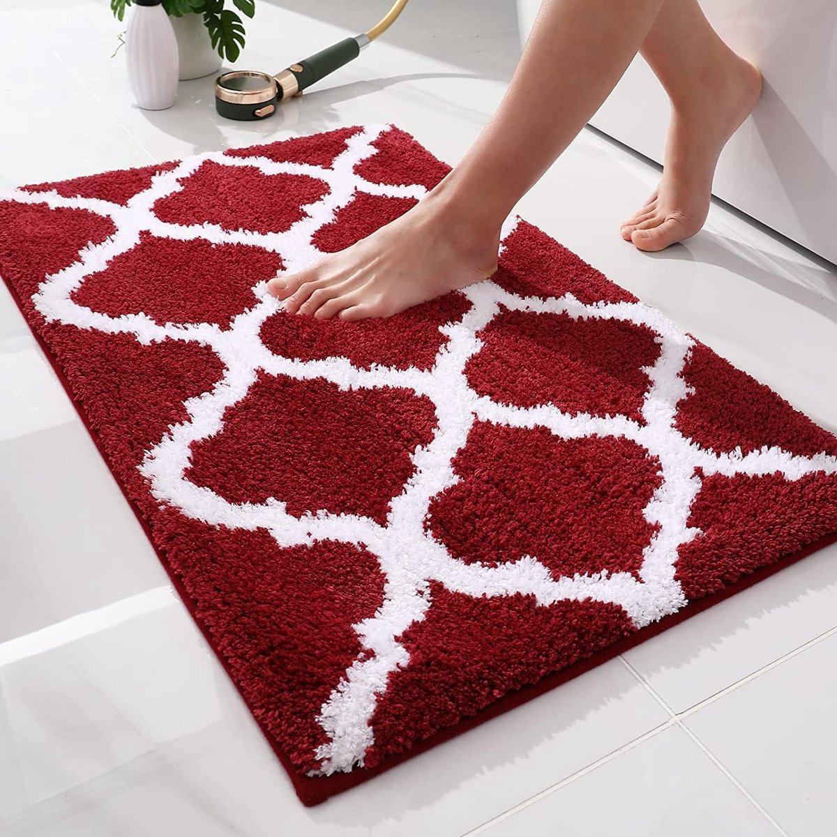 Antislip badmat, badkamertapijt, wasbaar, hoogpolig, badtapijt, pluizige microvezel, 50 x 76 cm, wijnrood