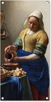 Tuinposter Het melkmeisje - Schilderij van Johannes Vermeer - 40x80 cm - Wanddecoratie Buiten - Tuinposter - Tuindoek - Schuttingposter - Tuinschilderij