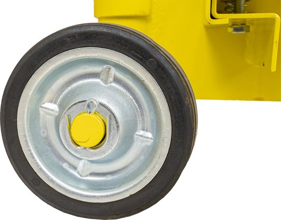 Gedetailleerd beeld van een wiel met een zilverkleurige velg en zwart rubberen band van een gele klinkerknipper.
