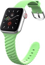 Compatible apple watch bandje - By Qubix - Siliconen 'Twist' bandje - Groen - Geschikt voor Apple Watch 38mm / 40mm / 41mm - Apple watch series 3/4/5/6/7