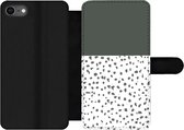 Bookcase Geschikt voor iPhone SE 2020 telefoonhoesje - Stippen - Grijs - Wit - Met vakjes - Wallet case met magneetsluiting