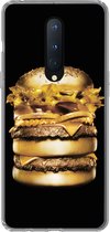 Geschikt voor OnePlus 8 hoesje - Gouden hamburger op een zwarte achtergrond. - Siliconen Telefoonhoesje