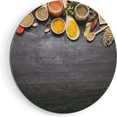 Artaza Dibond Muurcirkel Indiase Kruiden Op Een Zwarte Tafel - Ø 40 cm - Klein - Wandcirkel - Rond Schilderij - Voor Binnen en Buiten
