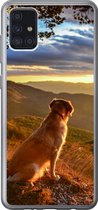 Geschikt voor Samsung Galaxy A52 5G hoesje - Een Golden Retriever kijkend naar de zonsondergang - Siliconen Telefoonhoesje