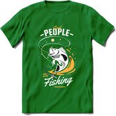 Cool People Do Fishing - Vissen T-Shirt | Geel | Grappig Verjaardag Vis Hobby Cadeau Shirt | Dames - Heren - Unisex | Tshirt Hengelsport Kleding Kado - Donker Groen - L