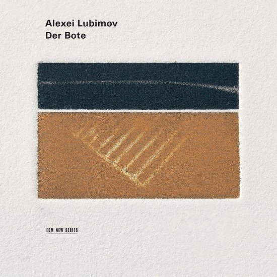 Albumhoes Alexei Lubimov - Der Bote met een bruin vlak met lijnen en een donkerblauw vlak erboven.