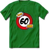 60 Jaar Hoera Verkeersbord T-Shirt | Grappig Verjaardag Cadeau | Dames - Heren | - Donker Groen - L