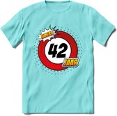 42 Jaar Hoera Verkeersbord T-Shirt | Grappig Verjaardag Cadeau | Dames - Heren | - Licht Blauw - XXL