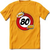 80 Jaar Hoera Verkeersbord T-Shirt | Grappig Verjaardag Cadeau | Dames - Heren | - Geel - 3XL