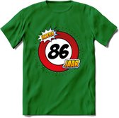 86 Jaar Hoera Verkeersbord T-Shirt | Grappig Verjaardag Cadeau | Dames - Heren | - Donker Groen - L