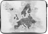 Laptophoes 13 inch - Europakaart op krantenpapier - zwart wit - Laptop sleeve - Binnenmaat 32x22,5 cm - Zwarte achterkant