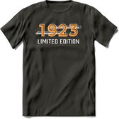 1923 Limited Edition T-Shirt | Goud - Zilver | Grappig Verjaardag en Feest Cadeau Shirt | Dames - Heren - Unisex | Tshirt Kleding Kado | - Donker Grijs - XL