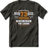 73 Jaar Legend T-Shirt | Goud - Wit | Grappig Verjaardag en Feest Cadeau Shirt | Dames - Heren - Unisex | Tshirt Kleding Kado | - Donker Grijs - 3XL