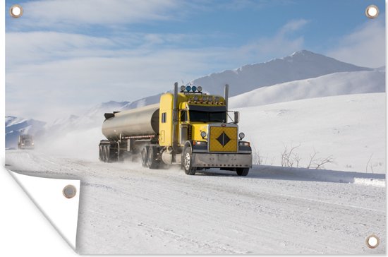 Vrachtwagen in de sneeuw