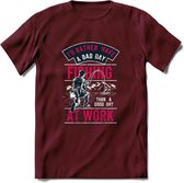 A bad Day Fishing - Vissen T-Shirt | Roze | Grappig Verjaardag Vis Hobby Cadeau Shirt | Dames - Heren - Unisex | Tshirt Hengelsport Kleding Kado - Burgundy - M