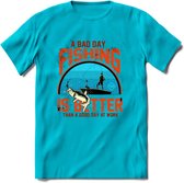 A Bad Day Fishing - Vissen T-Shirt | Oranje | Grappig Verjaardag Vis Hobby Cadeau Shirt | Dames - Heren - Unisex | Tshirt Hengelsport Kleding Kado - Blauw - S