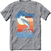 Fishing - Vissen T-Shirt | Grappig Verjaardag Vis Hobby Cadeau Shirt | Dames - Heren - Unisex | Tshirt Hengelsport Kleding Kado - Donker Grijs - Gemaleerd - XL