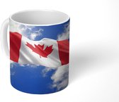 Mok - Koffiemok - Vlag van Canada op een zonnige middag - Mokken - 350 ML - Beker - Koffiemokken - Theemok