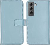 Selencia Hoesje Geschikt voor Samsung Galaxy S22 Hoesje Met Pasjeshouder - Selencia Echt Lederen Bookcase - lichtblauw