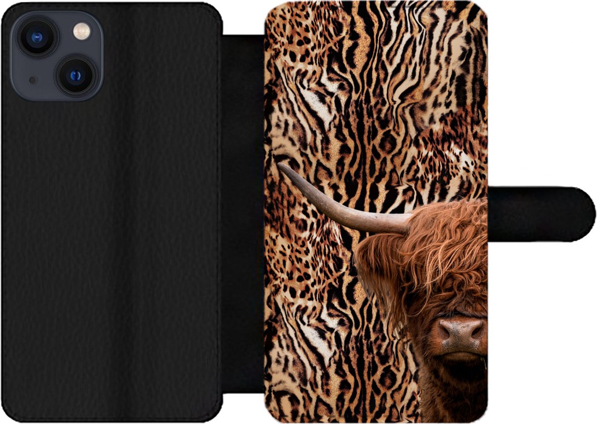 Telefoonhoesje Geschikt voor iPhone 13 telefoonhoesje - Schotse hooglander - Koe - Panterprint - Met vakjes - Wallet case met magneetsluiting