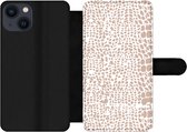 Bookcase Geschikt voor iPhone 13 telefoonhoesje - Dierenprint - Roze - Slang - Met vakjes - Wallet case met magneetsluiting