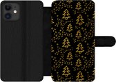 Bookcase Geschikt voor iPhone 12 Pro telefoonhoesje - Kerst - Goud - Zwart - Patroon - Met vakjes - Wallet case met magneetsluiting