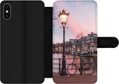 Bookcase Geschikt voor iPhone XS Max telefoonhoesje - Amsterdam in de schemering - Met vakjes - Wallet case met magneetsluiting