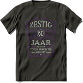 60 Jaar Legendarisch Gerijpt T-Shirt | Paars - Grijs | Grappig Verjaardag en Feest Cadeau Shirt | Dames - Heren - Unisex | Tshirt Kleding Kado | - Donker Grijs - XL